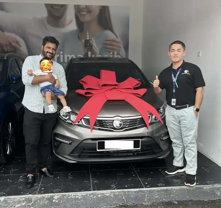 Penyerahan PROTON keluarga bersama Dennis