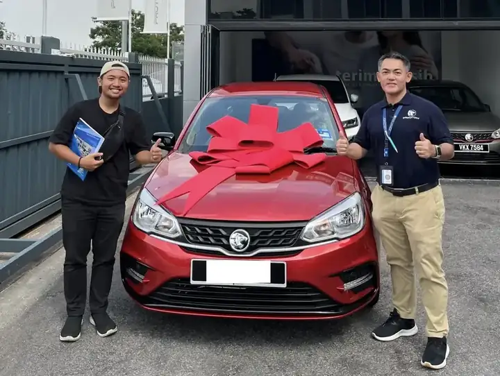 Penyerahan PROTON merah kepada pelanggan