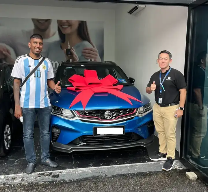 Penyerahan kereta PROTON kepada pelanggan bersama Dennis